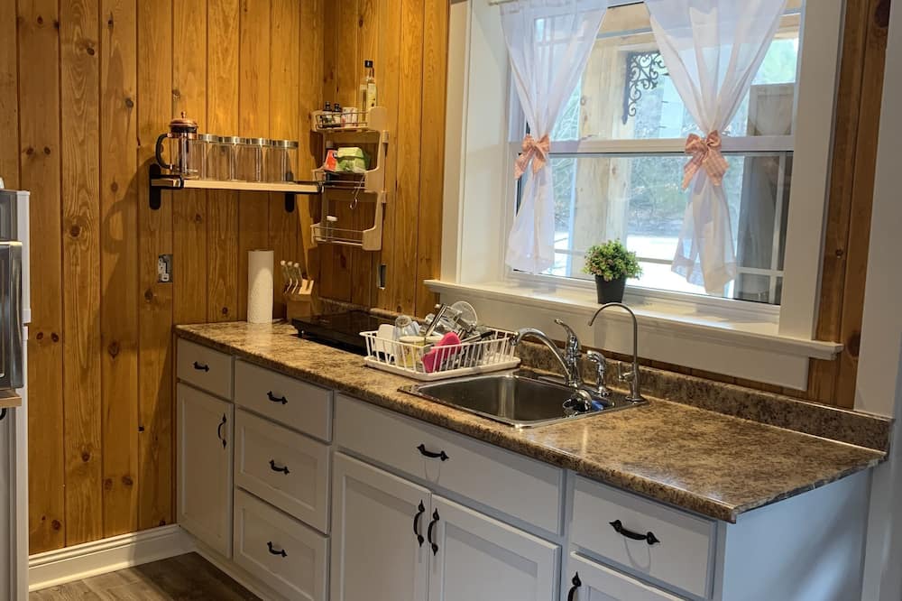 North Kawartha Cabin | Cozy Gateway on Eels Lake