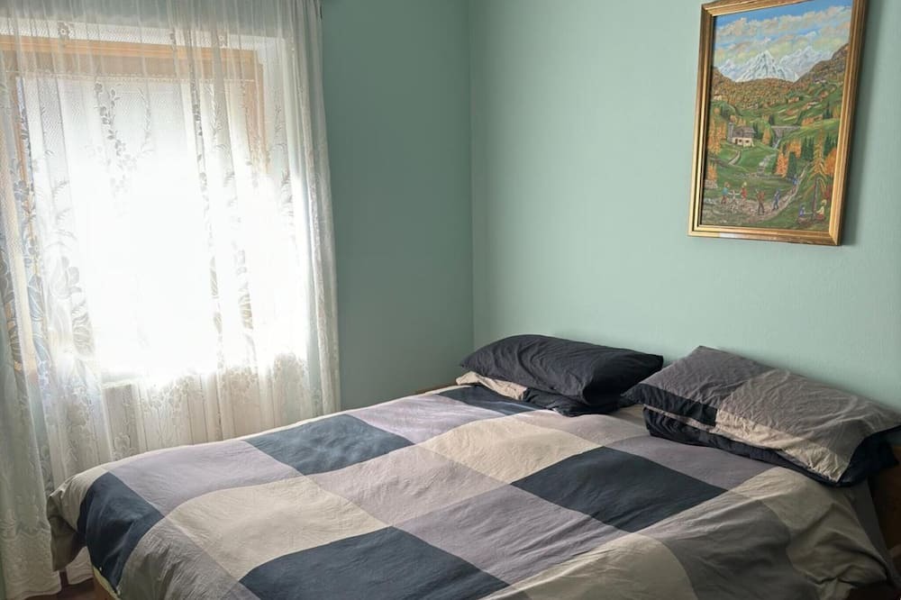 Valdisotto Apartment | Apartment 'Ampio Appartamento Vicino A Bormio' with Mountain View, Balcony and Wi-Fi