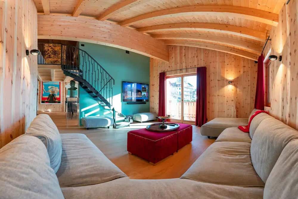 Cortina d'Ampezzo Villa | Impeccable 4-Bed Villa in Cadin di Sotto