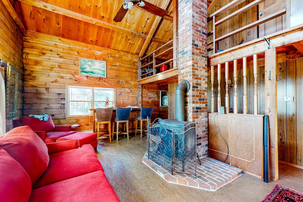 Corea House | Dog-friendly coastal retreat with stunning ocean views, wood stove, & large deck