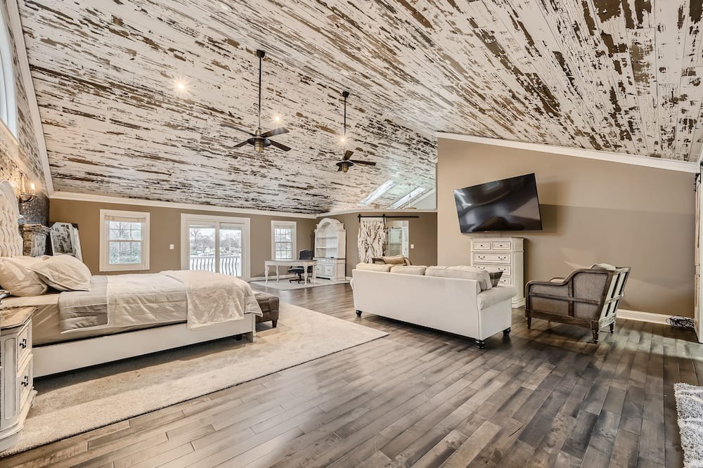 Lake Shore House | 4BR Home with Pool on the Magothy River Pasadena