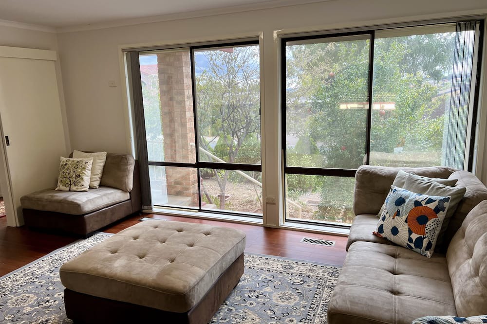 McKellar House | Charming 4-Bedroom Retreat with Ensuite Spa and Tranquil Backyard