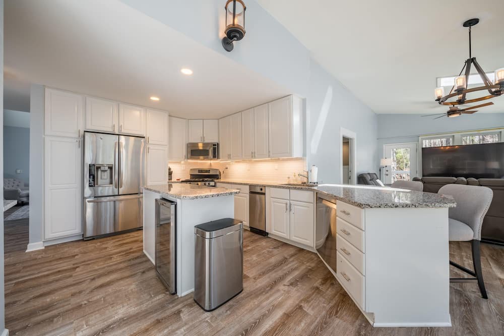 Chapel Hill House | Best Location Luxury 3 BD Escape Near Airport