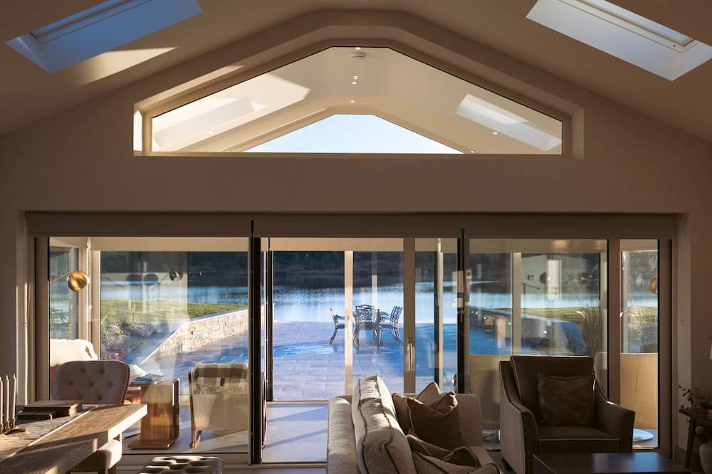 Maam Cross Cottage | beautiful lakeside cottage situated in the heart of connemara