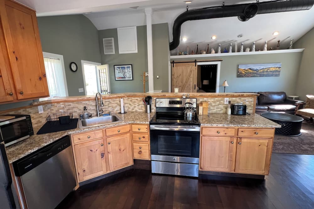 Idledale House | Creekside with a Crystal Garden on Beer Creek
