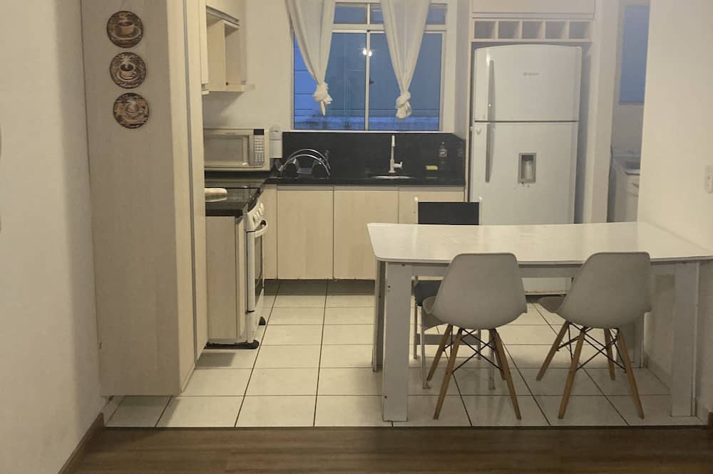 Afonso Pena Apartment | Lugar recém Pintado e piso novo. Já com roupas de cama e toalhas. Uma vaga !