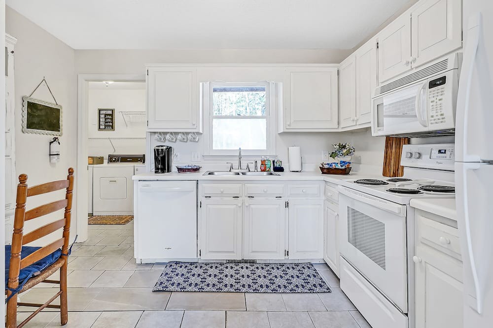 Myrtle Grove House | Golden Retreat 3Br/2Bath near Carolina Beach and parks!