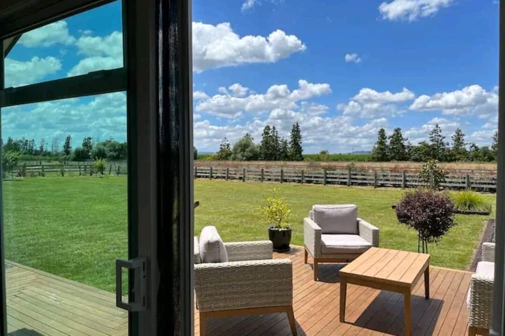 Ohaupo House | Country Getaway within blueberry orchard