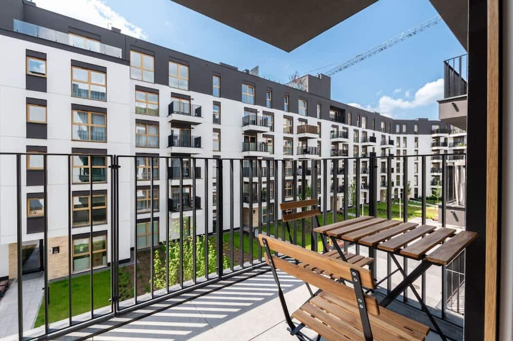 Czyzyny Apartment | Modern Apartment I Smart TV I Parking I Working Desk
