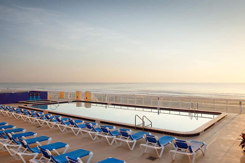 Ormond Shores House | Hear the Atlantic waves in this Studio resort apt in Ormond Beach with vacation