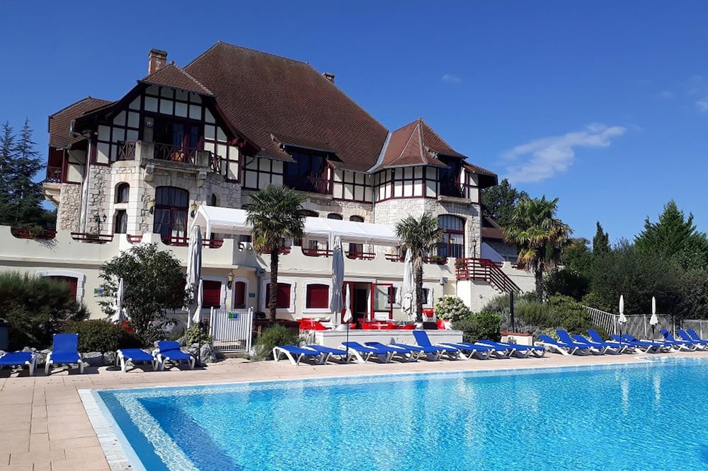 Daumazan-sur-Arize House | Villa de luxe on estate with 2 swimming pools