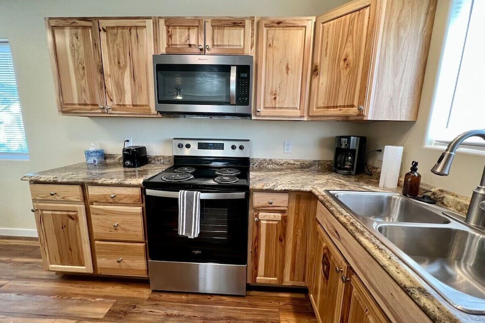 Helena House | New 2 bedroom home w/ patio