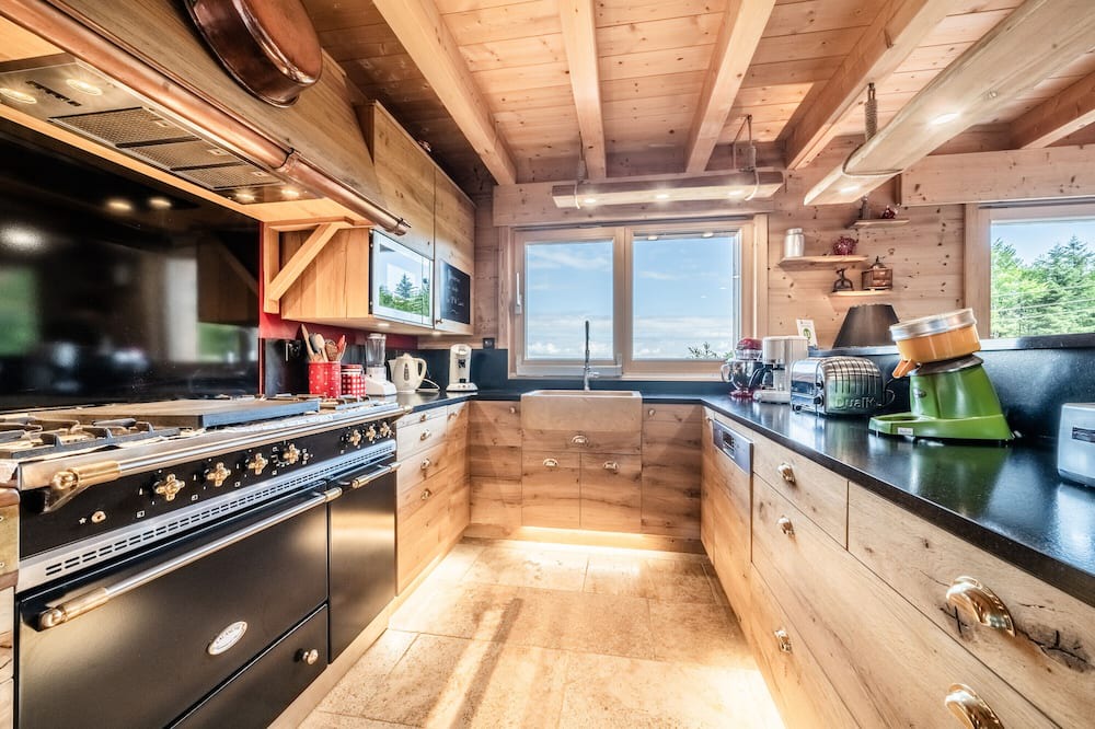 Thollon-les-Memises Ski Chalet | Chalet 'Le P'tit Suisse, Chalet Savoyard' with Lake View & Mountain, Private Terrace and Wi-Fi