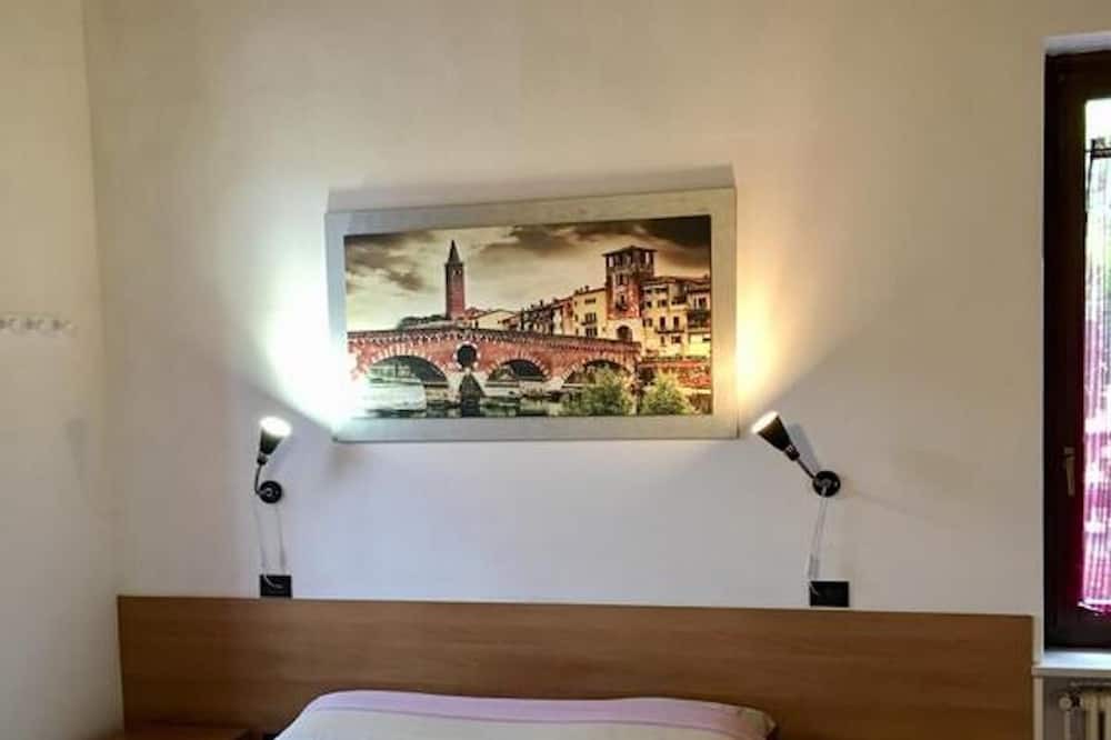 Borgo Roma Apartment | Apartment 'Casa Verona' with Balcony, Wi-Fi and Air Conditioning