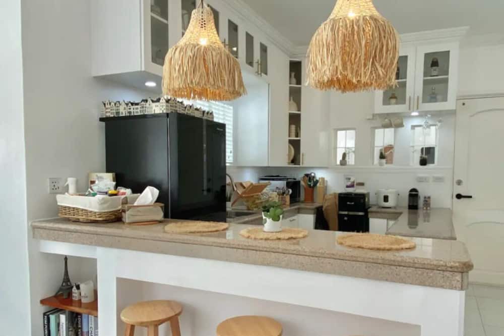 Lipa Villa | The White Villa In Lipa accommodates 12 pax with private pool & game area