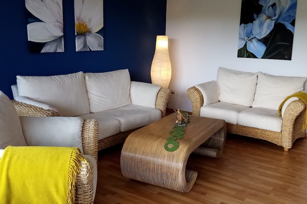 Hehlen Apartment | Fewo Summertime Direkt an der Weser mit Schloß+weserblick und Idyllischem Garten