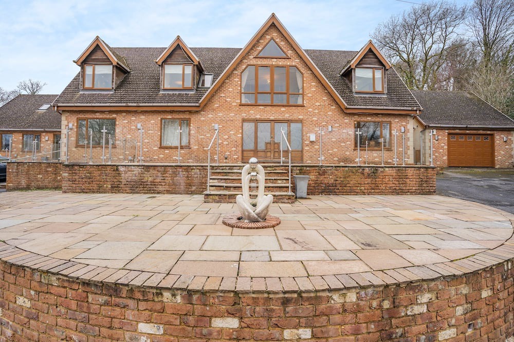 Neath Cottage | 5 bedroom accommodation in Neath