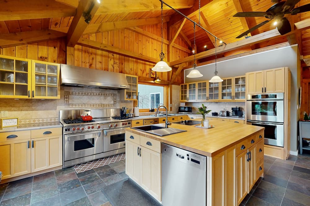 Apex House | Spacious house w/ decks, hot tubs, firepits, water views & luxurious furnishings