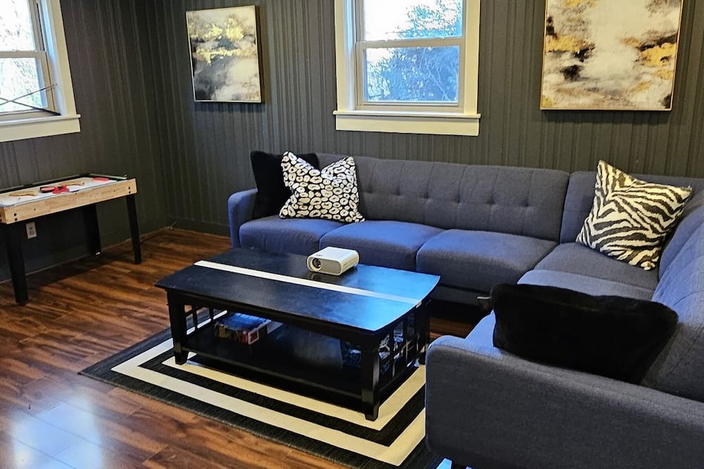 Charlotte House | Charming 4-bedroom house with AC and WiFi in superb Charlotte LoSo Area
