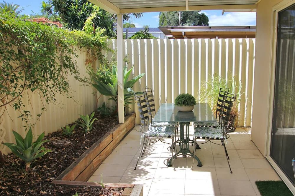 Thornlie Villa | Stylish Thornlie 2BR Escape