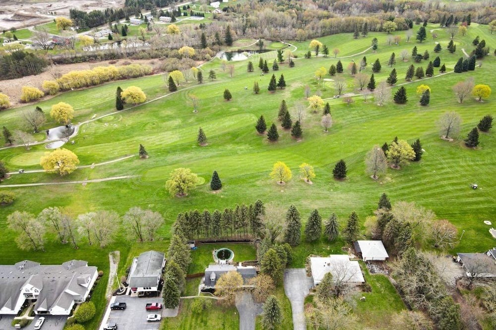 Batavia Cottage | Livia's Landing At The Golf Course
