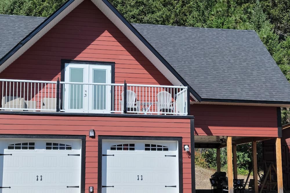 Grand Forks House | Cozy retreat, easy access to the Trans Canada Trail for hiking, biking and more!