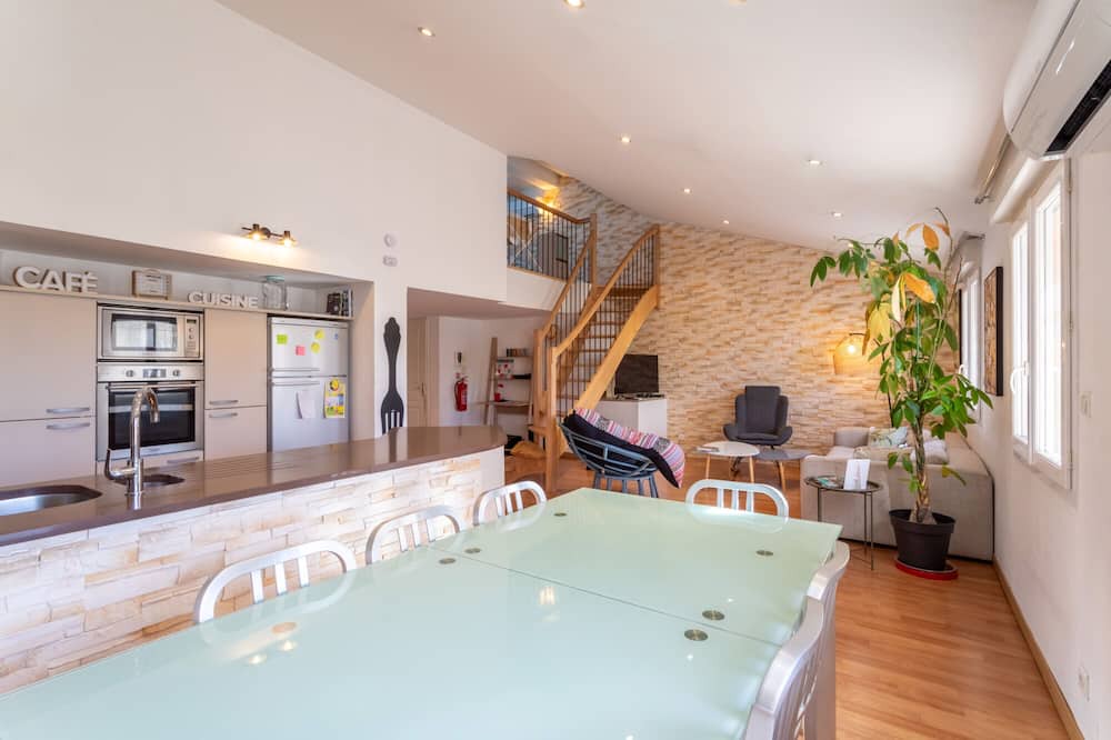 Le Boulou Apartment | Apartment 'Le 38 Duplex Familial' with Wi-Fi and Air Conditioning