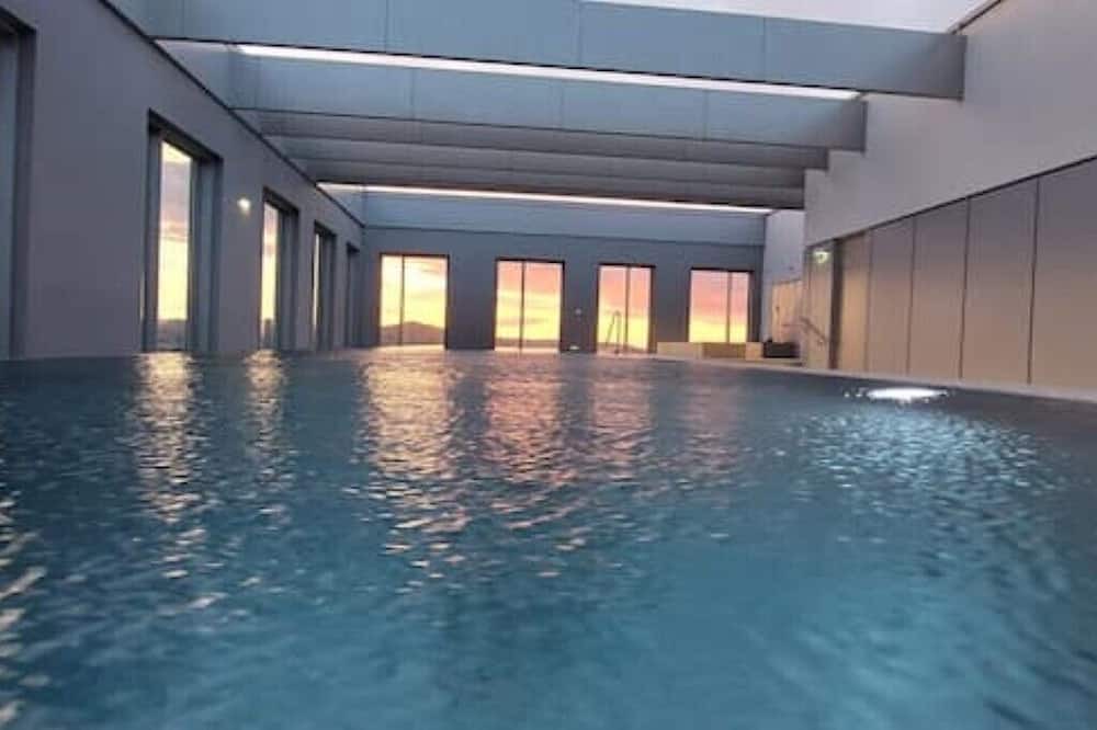 Donaustadt Apartment | Boho Bliss: Stilvolles Apartment mit Pool&gym&sauna