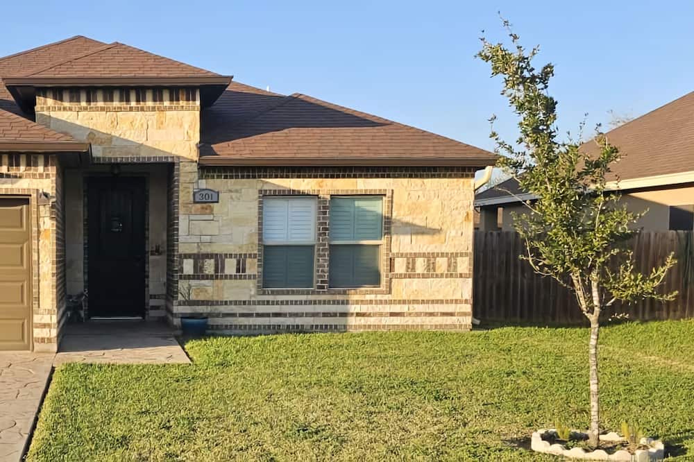 San Juan House | 3 bdr 2 bath open concept home.