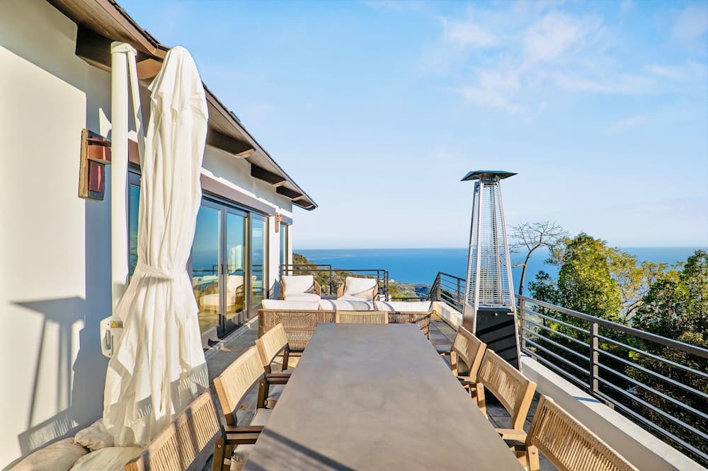 Malibu House | Mount Malibu Mansion l Panoramic Ocean Views + MiniGolf + Hot Tub