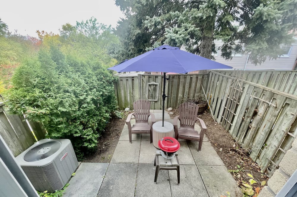 Mississauga Valleys House | Entire 3 Bedroom Townhome