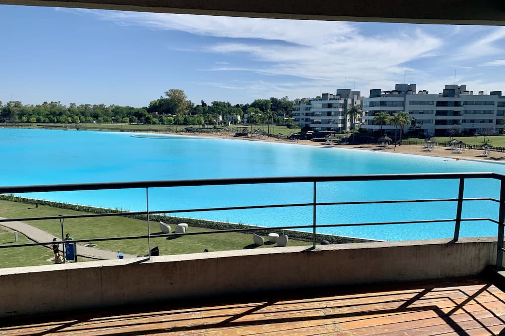 Villa Rosa Condo | Cozy 4-bedroom condo with AC and WiFi in enjoyable Lagoon Pilar