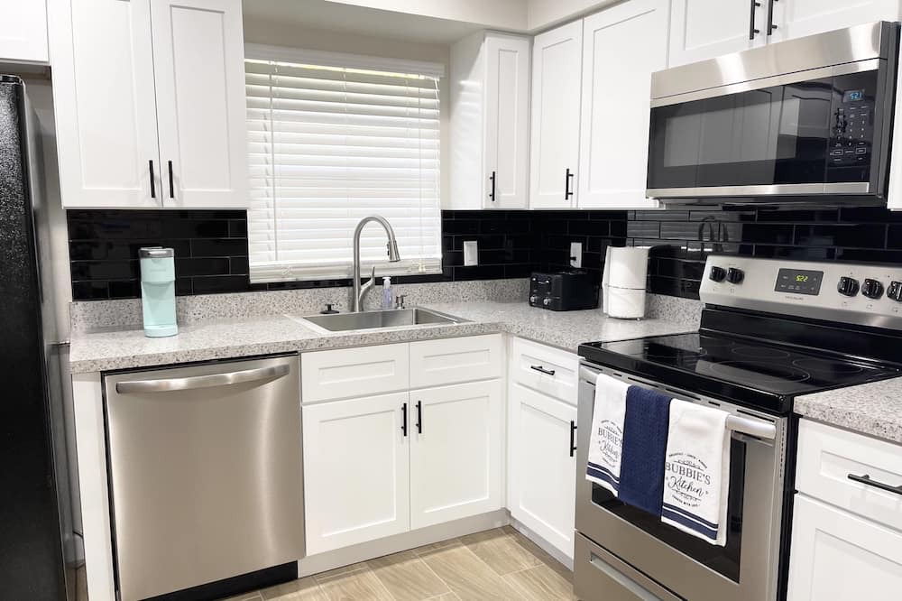 Bradenton Villa | Executive 2-Bedroom Villa near Downtown Bradenton