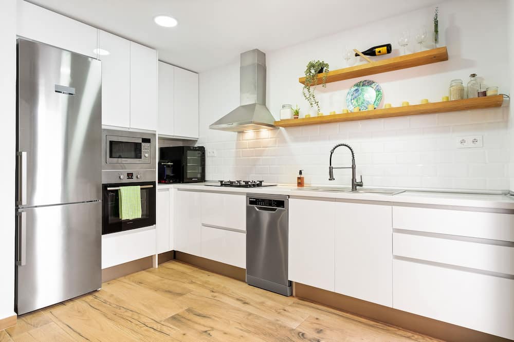 El Port Apartment | This apartment is a 2 bedroom(s), 2 bathrooms, located in L'Hospitalet de Llobregat, .