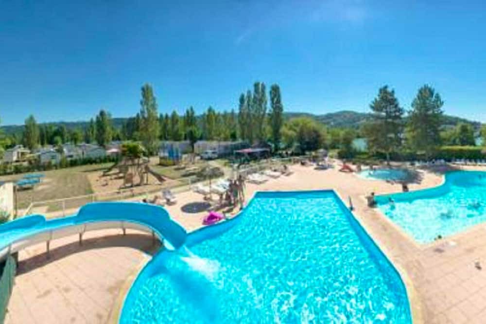 Condrieu House | Homerez - Beautiful bungalow for 5 ppl. with shared pool and terrace at Condrieu