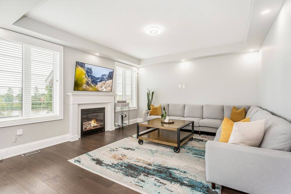 Brampton House | Luxury Six Bedroom home with main floor ensuite and spacious backyard.