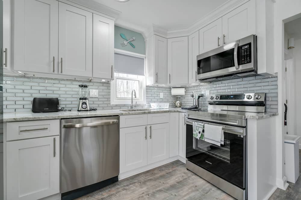 Hopatcong Cottage | Couple's weekend or vacation with kids near the biggest Lake in New Jersey.