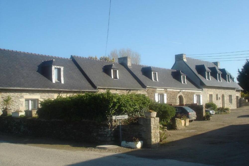 Garlan House | Cottage 'Gite Ty Coz' with Wi-Fi