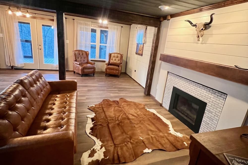 Sharpsburg Cabin | Cozy 2-bedroom cabin on beautiful Burr Oak Lake