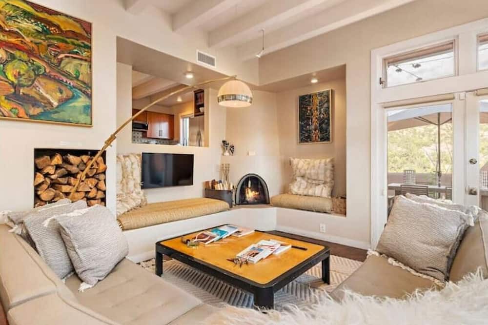Nambe Pueblo House | Tesuque Adobe w/ Open Mountain & Valley Views