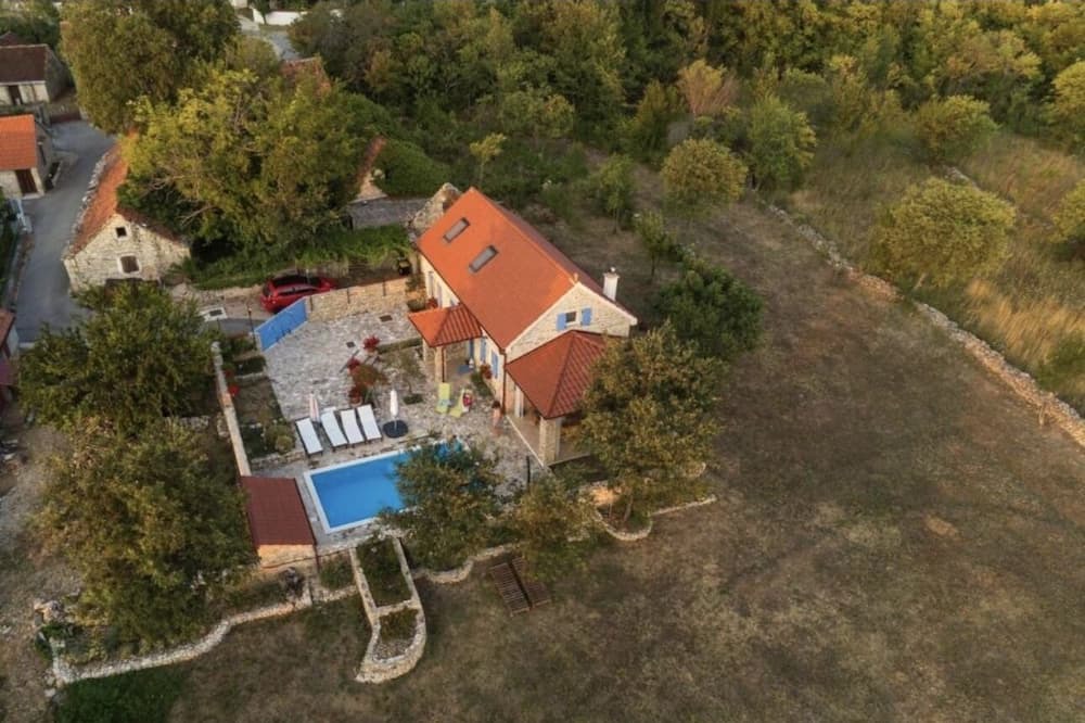 Promina House | Peaceful Holiday Home Toma with pool in the National park Krka