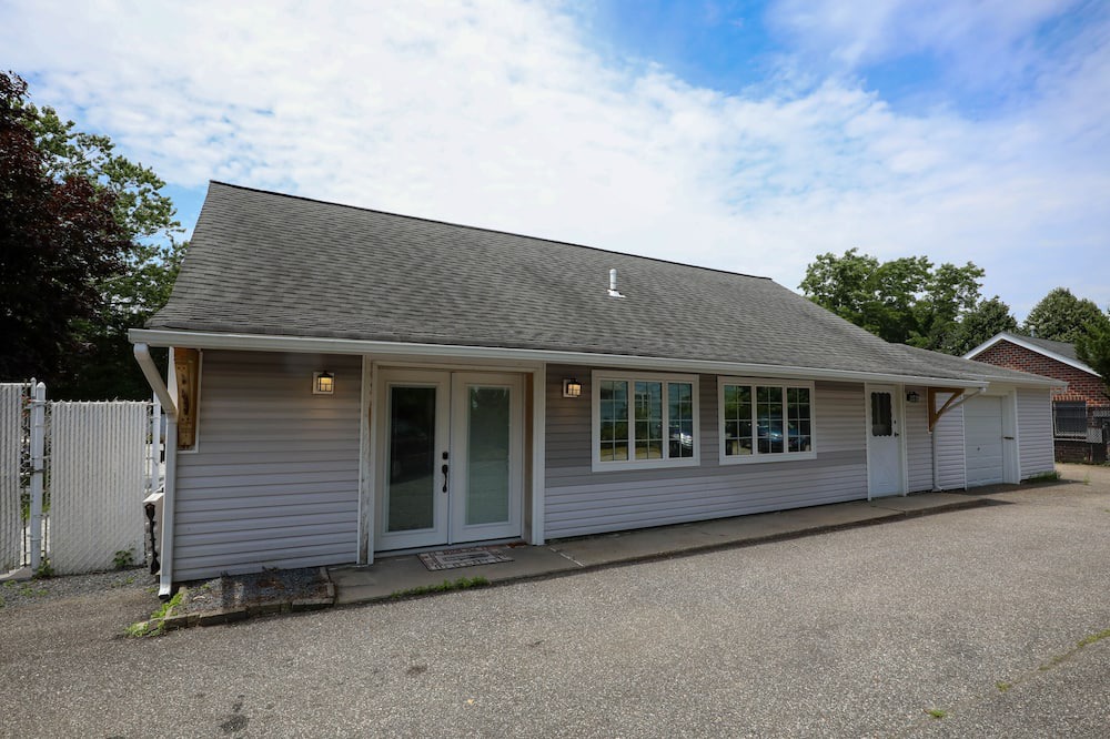 East Patchogue Cottage | Entire Cozy Guest House