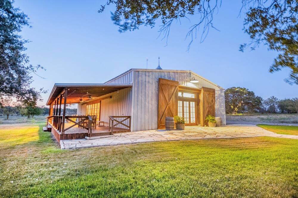 Lampasas Other | Charming farmhouse with 4 bedrooms and breathtaking views on a quiet ranch.