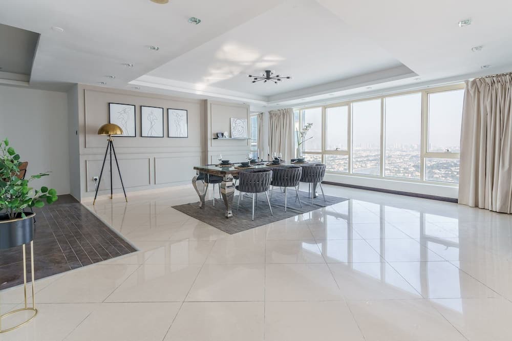 Jumeirah Lake Towers Apartment | GuestReady - Penthouse with a Private Pool