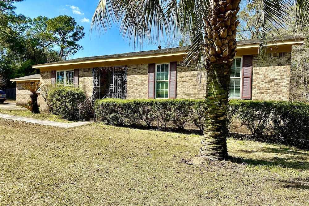 Mobile House | Cozy home on Iva Loy Drive