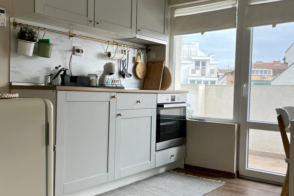 Burgas Apartment | Small cozy place with a view of the city harbor close to the center