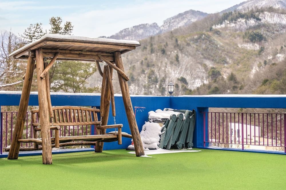 Oeseo House | Gapyeong Mountain Dog Pool Villa