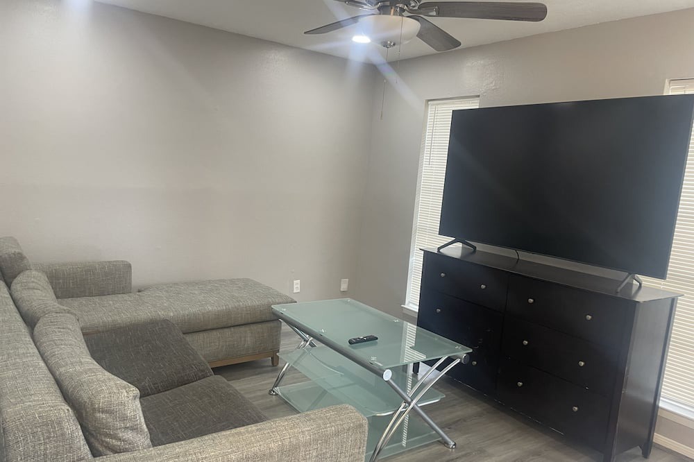 Spring Branch Central Apartment | Quiet and peaceful place right by memorial !