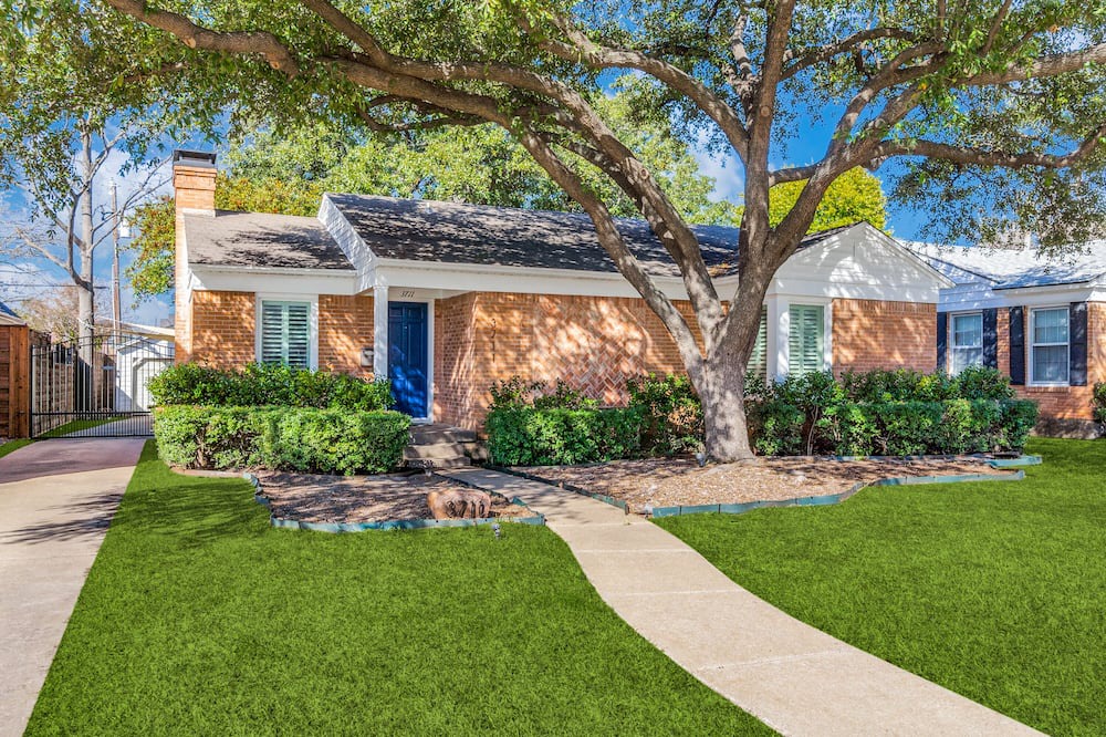 Highland Park House | Beautuful home in Dallas with detached studio/office in the center of Dallas