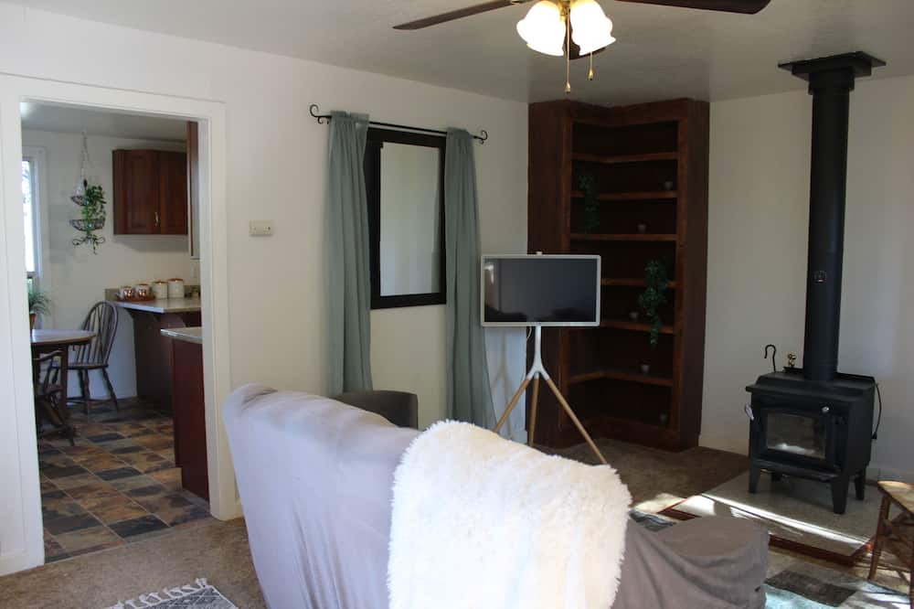Placerville House | Exclusive way-point home. Central location to Apple Hill, Hospital, Main Street